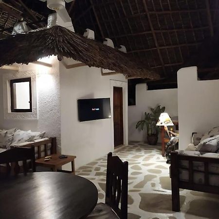 Twiga House Resort Piscina ☆☆☆☆☆ Pearl Beach Watamu Kültér fotó