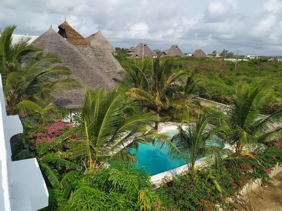 Twiga House Resort Piscina ☆☆☆☆☆ Pearl Beach Watamu Kültér fotó