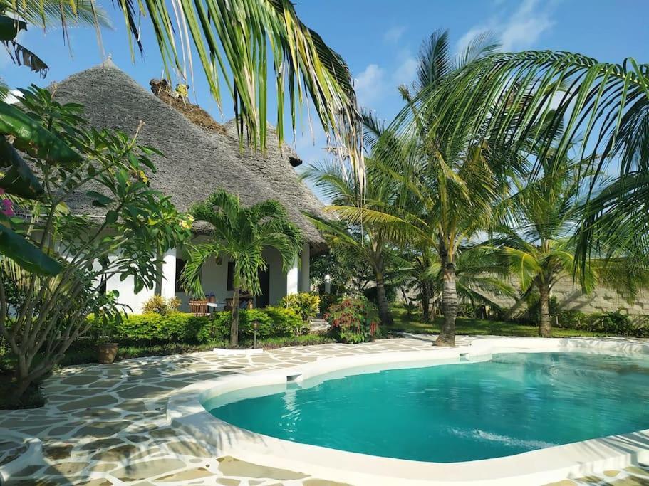 Twiga House Resort Piscina ☆☆☆☆☆ Pearl Beach Watamu Kültér fotó