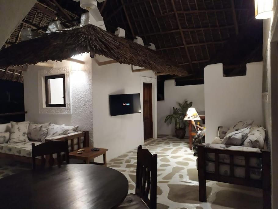 Twiga House Resort Piscina ☆☆☆☆☆ Pearl Beach Watamu Kültér fotó