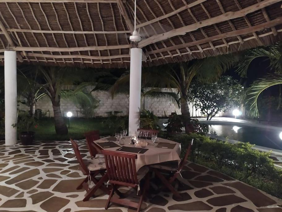 Twiga House Resort Piscina ☆☆☆☆☆ Pearl Beach Watamu Kültér fotó