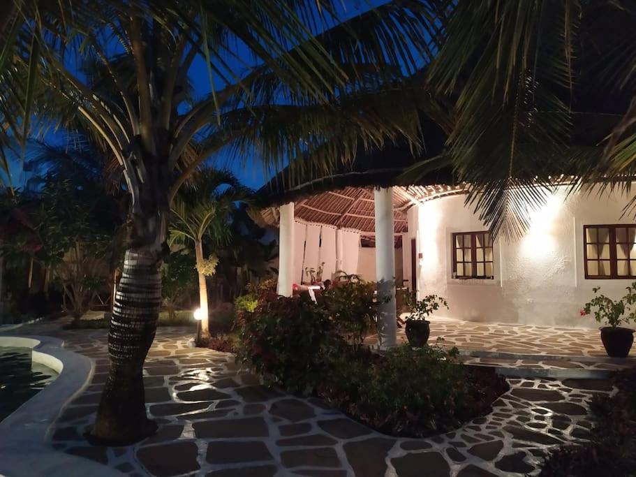 Twiga House Resort Piscina ☆☆☆☆☆ Pearl Beach Watamu Kültér fotó